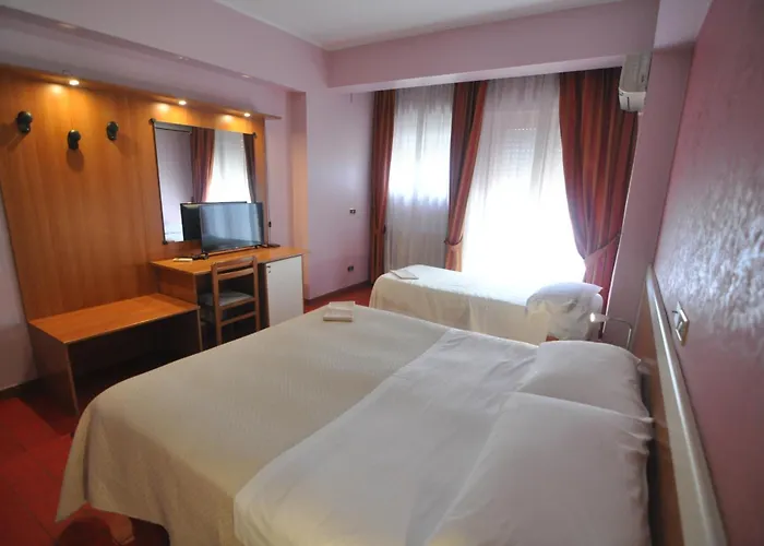 莫墨餐厅酒店 3* Polistena